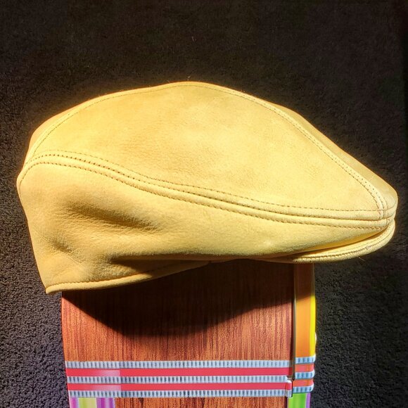 VINTAGE SUEDE LEATHER NEWSPAPER BOY FLAT CAP...MADE IN USA...CAP IS NOT LINED - Picture 4 of 5
